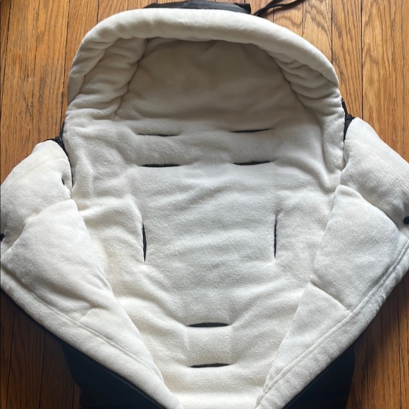 Stroller Weatherproof Footmuff - Picture 3 of 9